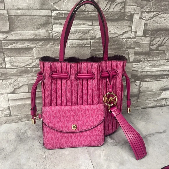 Michael Kors Pink Willa Pleated Bucket Bag + Pouch & Matching Wallet Wild Berry - Picture 6 of 13